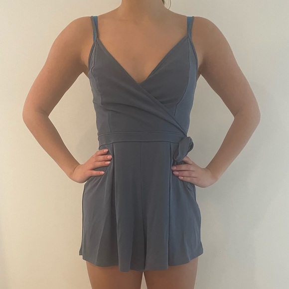 Cute gray blue romper from Hollister - Picture 2 of 2